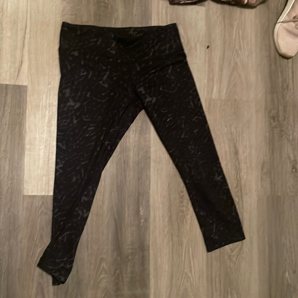 Size 8 Lululemon crop pants
